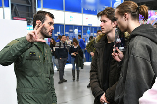 Stříbrná expozice Univerzity obrany na veletrhu Gaudeamus Praha 