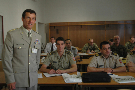 Krátkodobé logistické kurzy pořádané pro příslušníky srbské armády