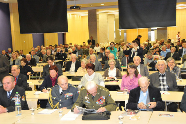 Účastníci konference v sále DAP (2)