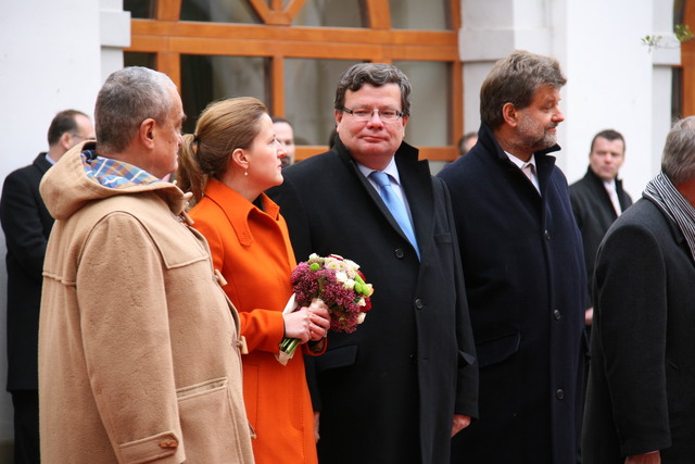 Ministr obrany Alexandr Vondra se členy vlády ČR