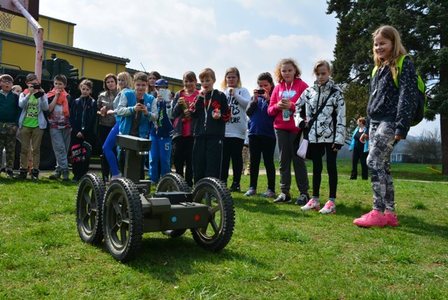 POKOS v Ústeckém kraji: Nejlepší tělocvik se dá zažít s chemickým robotem