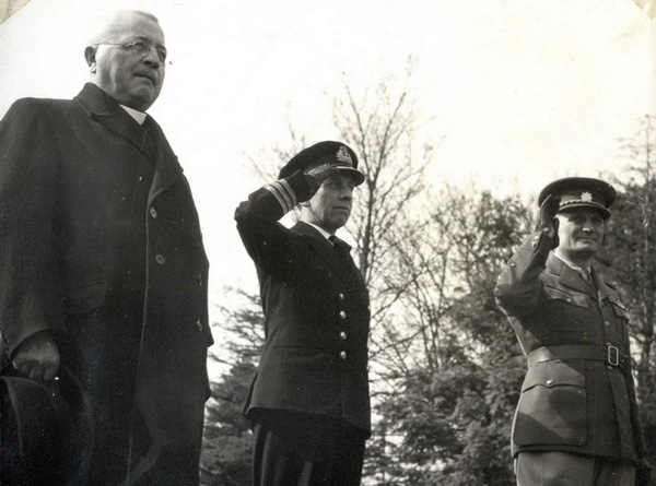 Předseda čs. exilové vlády Msgr. Jan Šrámek a generál Ingr