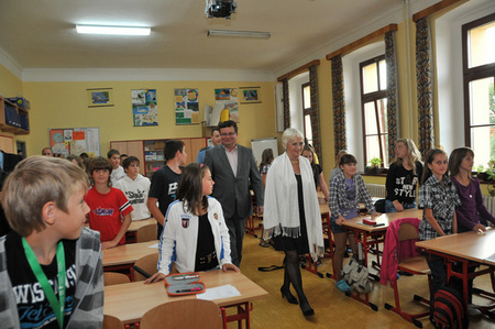 Hosté přicházejí mezi žáky VI.A