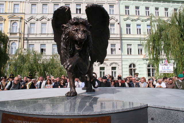 Socha okřídleného lva na Klárově