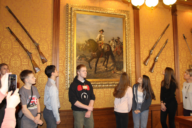 Prohlídka se zastavila i před historickým portétem generála Laudona