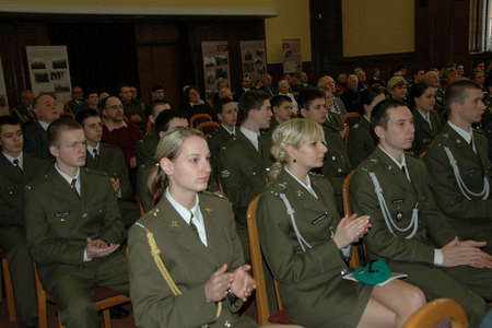 Mezi pravidelné účastníky setkání s veterány patří studenti a studentky vojenských škol