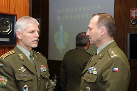 Generálporučík Petr Pavel s plukovníkem Bohuslavem Přikrylem