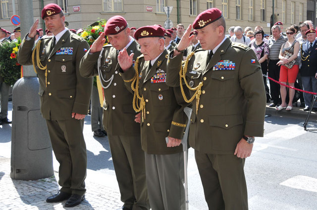 Mezi nejvýznamnější hosty patřil zcela určitě poslední žijící parašutista ze Západu, bývalý radiotelegrafista paradesantního výsadku Platinum – Pewter, generál Jaroslav Klemeš, kterého doprovázeli velitel 4. brn plukovník gšt. Miroslav Hlaváč a velitel 43. výsadkového praporu z Chrudimi pplk. Ladislav Švejda