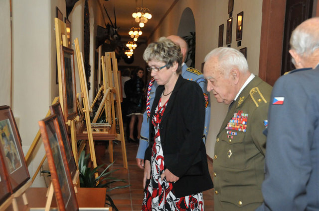 Mezi obdivovateli umění Karola Molnára na Komorním Hrádku byl i druhoválečný veterán generál Miroslav Masopust
