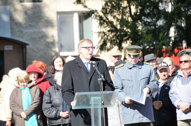 Jeden z hlavních projevů ve Svidníku u sochy generála Ludvíka Svobody přednesl náměstek ministra obrany ČR pro ekonomiku Libor Tejnil