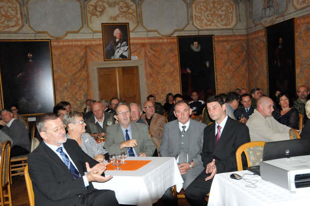 Setkání v Komorním Hrádku se odehrávalo ve slavnostním Rytířském sále