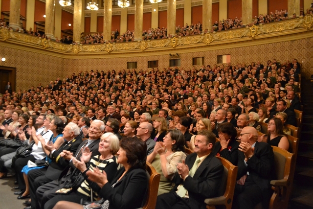 Zcela zaplněnou Dvořákovou síní pražského Rudolfina se nesl dlouhotrvající potlesk
