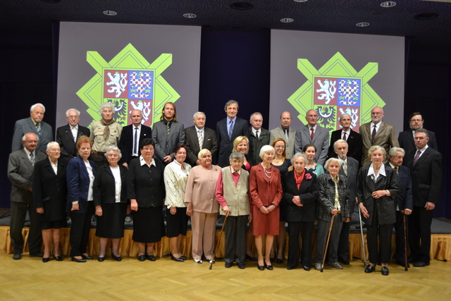 Společné foto účastníků 3. odboje s ministrem obrany Martinem Stropnický