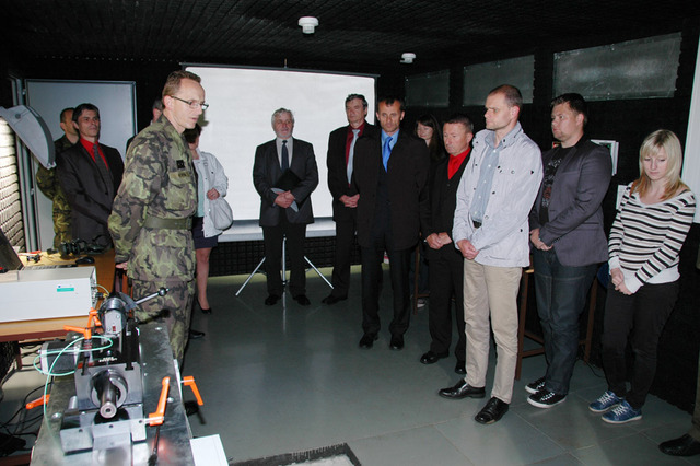 Návštěva balistické laboratoře