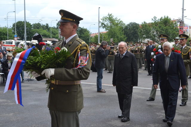 Uctít památku generála Píky přišli i zástupci Pomocných technických praporů-Vojenských táborů nucených prací