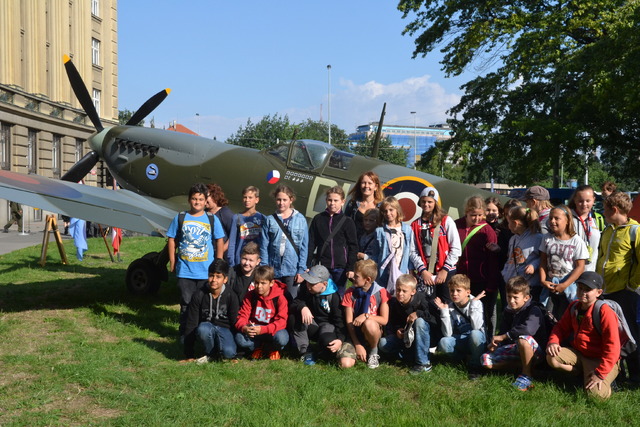 Na výstavu dorazily děti ze Základní školy generálporučíka Františka Peřiny