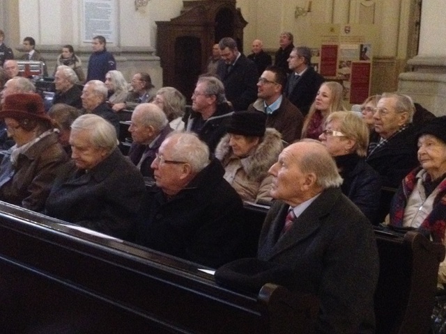 Mezi účastníky koncertu ve vojenském kostele sv. Jana Nepomuckého na Praze1 byli i bývalí příslušníci PTP, váleční veteráni, bývalý vojáci z občanských sdružení, které s MO spolupracují