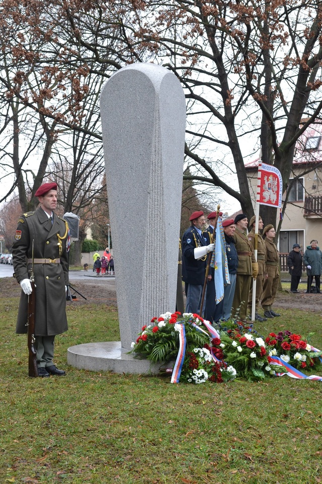 Památník v pražském Suchdole připomíná hrdinství generálmajora Rudolfa Pernického od roku 2013