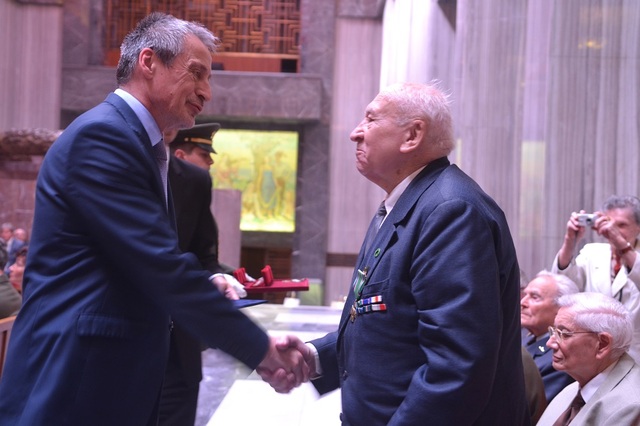 Ministr obrany Martin Stropnický udělil dnes nejvyšší resortní vyznamenání u příležitosti 71. výročí oslav Dne vítězství