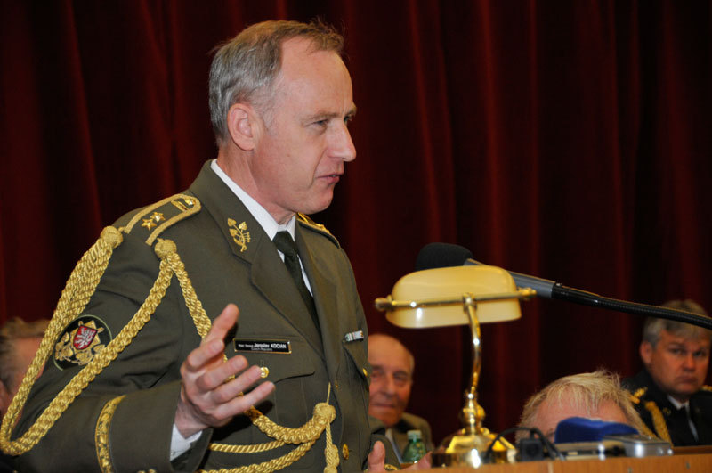 Generálmajor Jaroslav Kocián přítomné ubezpečil, že se dnešní česká armáda hrdě hlásí k odkazu hrdinů 2. světové války