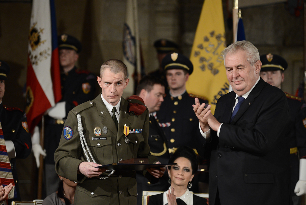 Prezident ČR Miloš Zeman mu stejně jako zesnulým vojákům udělil Medaili Za hrdinství.