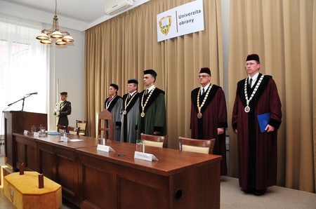 Představitelé UO a jednotlivých fakult při zahájení promoce