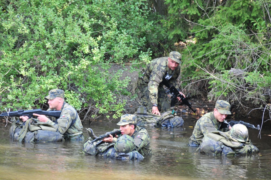 Sestup družstva do vody