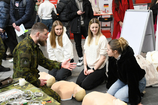 Stříbrná expozice Univerzity obrany na veletrhu Gaudeamus Praha 