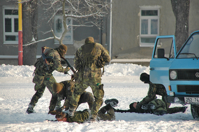 Bojové ukázky předvedla skupina COMMANDOS v podání studentů Univerzity obrany (1)
