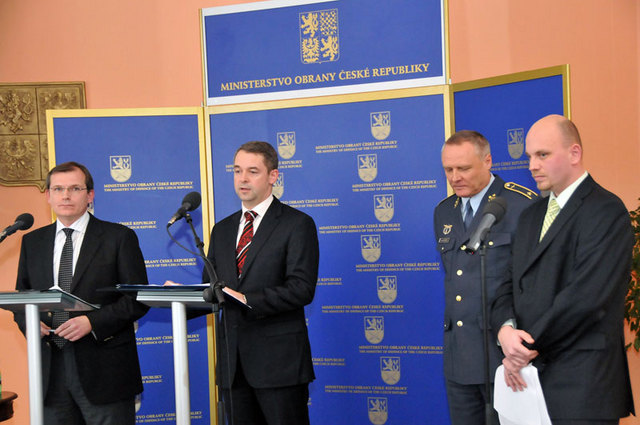Hlavní účastníci tiskové konference, kteří odpovídali na dotazy novinářů