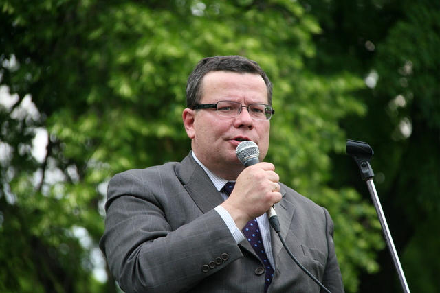 Ministr obrany Alexandr Vondra při slavnostním projevu na vernisáži