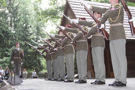 Zahájení festivalu v podání Čestné stráže AČR