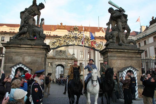 Slavnostní ceremoniál 93. výročí vzniku Hradní stráže