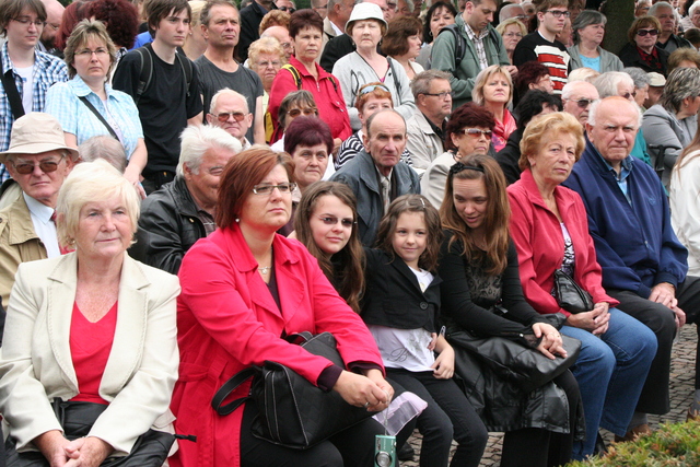 Do Lidic přijely stovky lidí z celé republiky