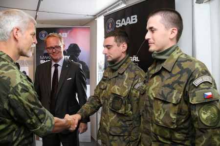 Gratulace gen. Pavla příslušníkům 25. plrb