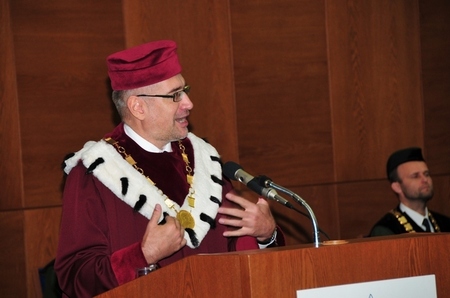 Rektor MU a místopředseda České konference rektorů Mikuláš Bek