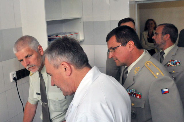 V nových laboratořích se hosté zajímali především o poslání jednotlivých pracovišť