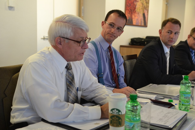 Účastníci jednání v Domě armády Praha