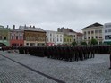  Příslušníci 3. strážní roty měli čestné místo před sestavou brigády