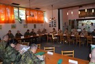  Komise nejprve vyslechla úvodní briefing
