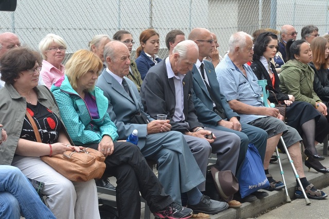 Političtí vězni a další hosté pietního aktu ve vazební věznici na Pankráci