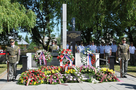 Pomník 374 obětem malínské tragédie 10. 7. 2010