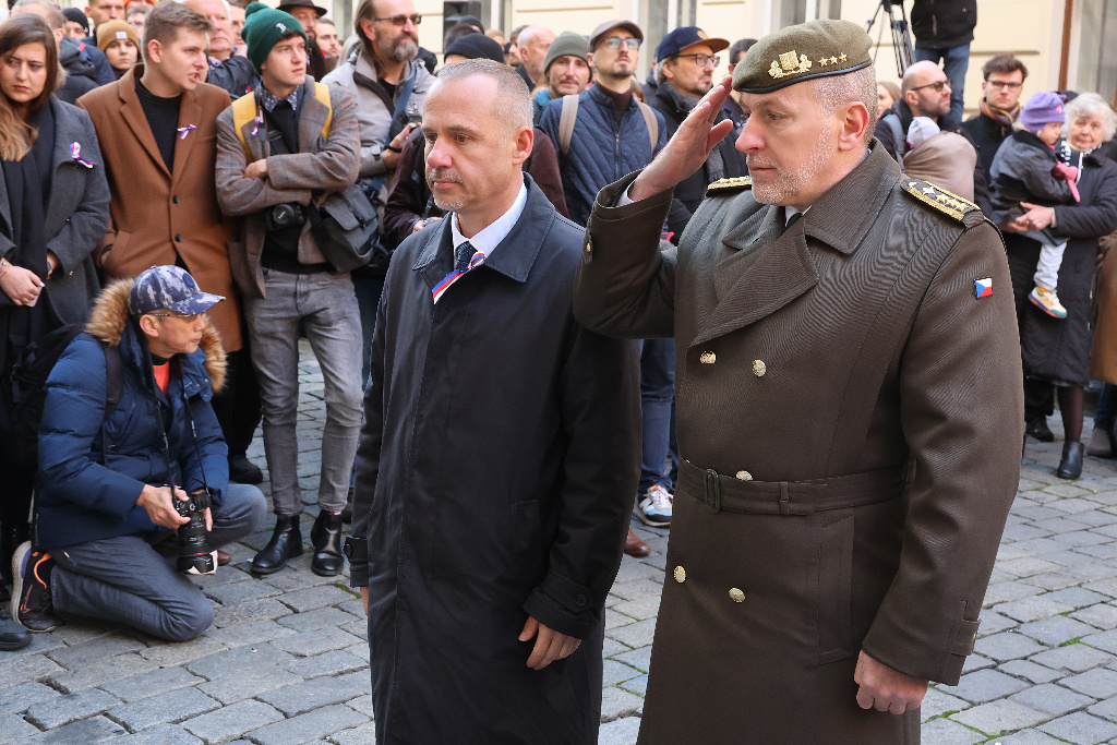 Demokracii a svobodu musíme žít a starat se o ně, řekl 1. náměstek František Šulc k výročí 17. listopadu