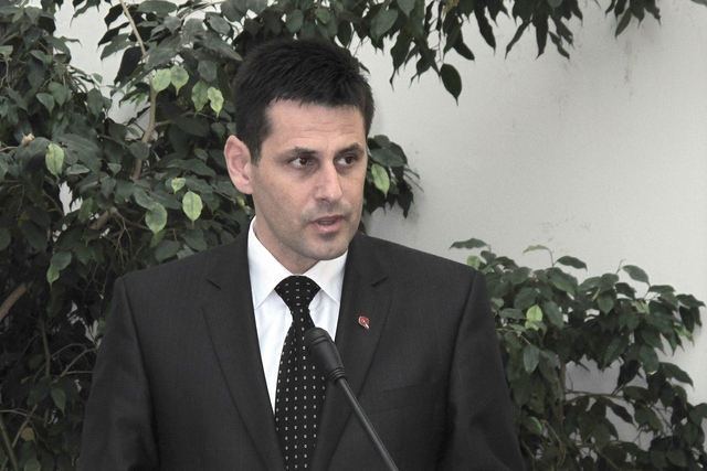 Náměstek ministra obrany Michal Hrbaty při pohřebním proslovu