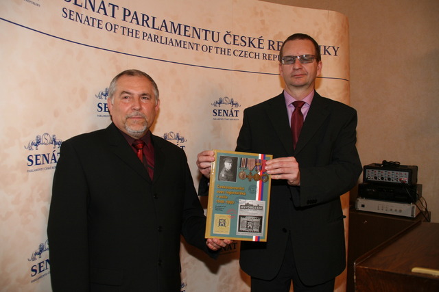 Autoři knihy František Hanzlík a Karel Konečný