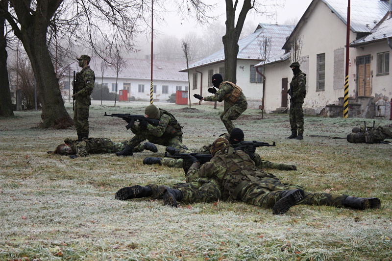 Ukázka sebeobrany v podání žáků VSŠ a VOŠ MO