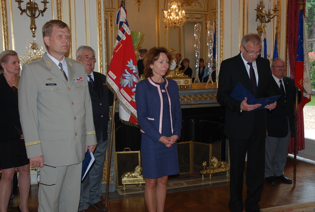 Vlastimil Picek při projevu na velvyslanectví v Paříži 