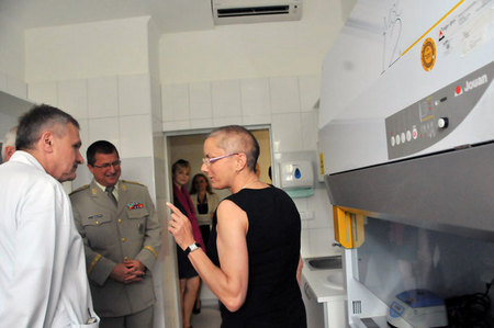 Primářka MUDr. Martina Čurdová představila hostům jednotlivá pracoviště