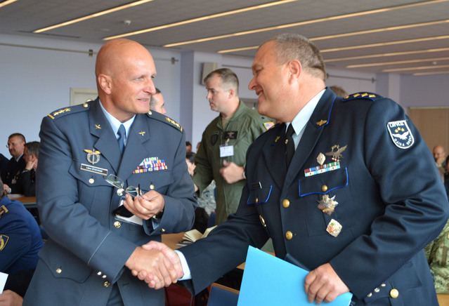 Mezi účastníky konference byl i velitel Vzdušných sil AČR plukovník gšt. Libor Štefánik (vlevo)