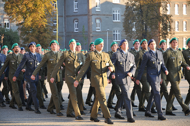 Nástup byl ukončen slavnostním pochodem vojáků Univerzity obrany